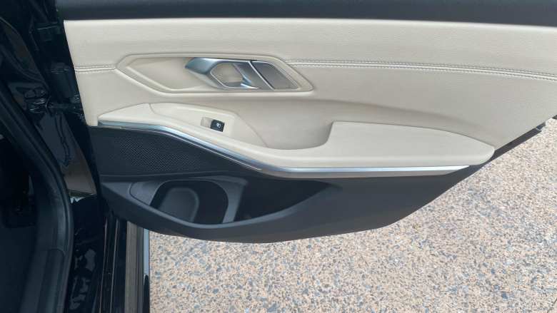 BMW 3 Series 320i xDrive M Sport 4dr Step Auto [Pro Pack] Petrol Saloon